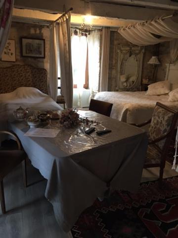 Le Moulin A Huile Bed & Breakfast Vailhourles Exterior photo