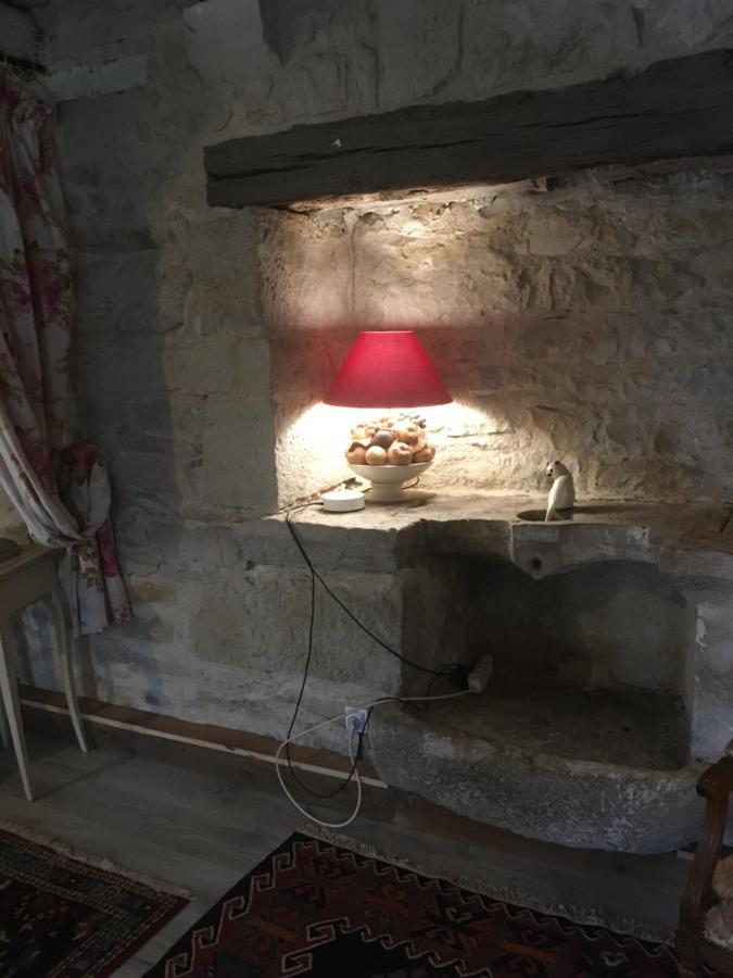 Le Moulin A Huile Bed & Breakfast Vailhourles Exterior photo
