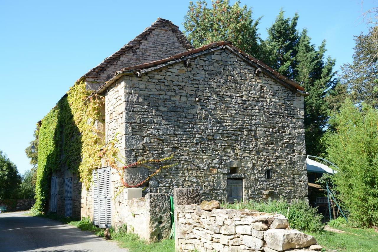 Le Moulin A Huile Bed & Breakfast Vailhourles Exterior photo
