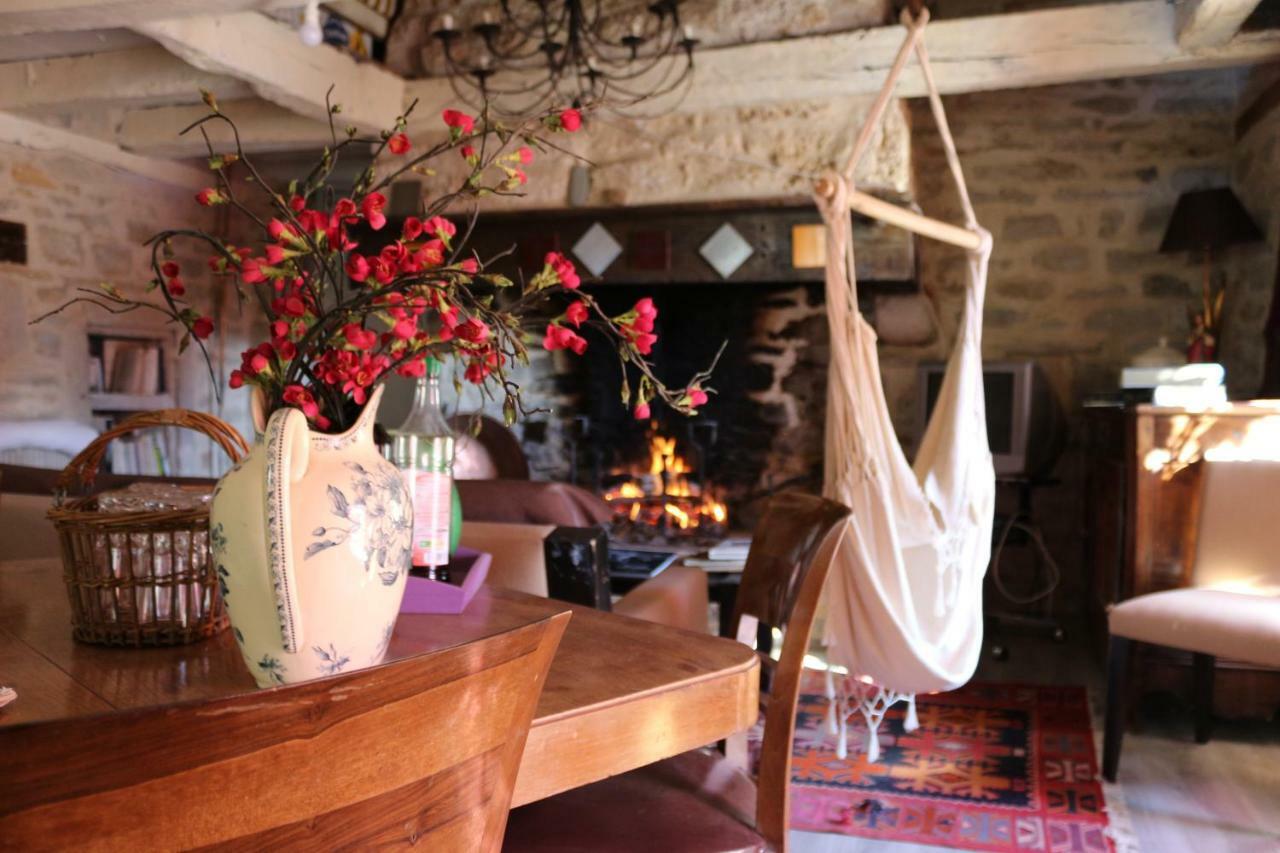 Le Moulin A Huile Bed & Breakfast Vailhourles Exterior photo
