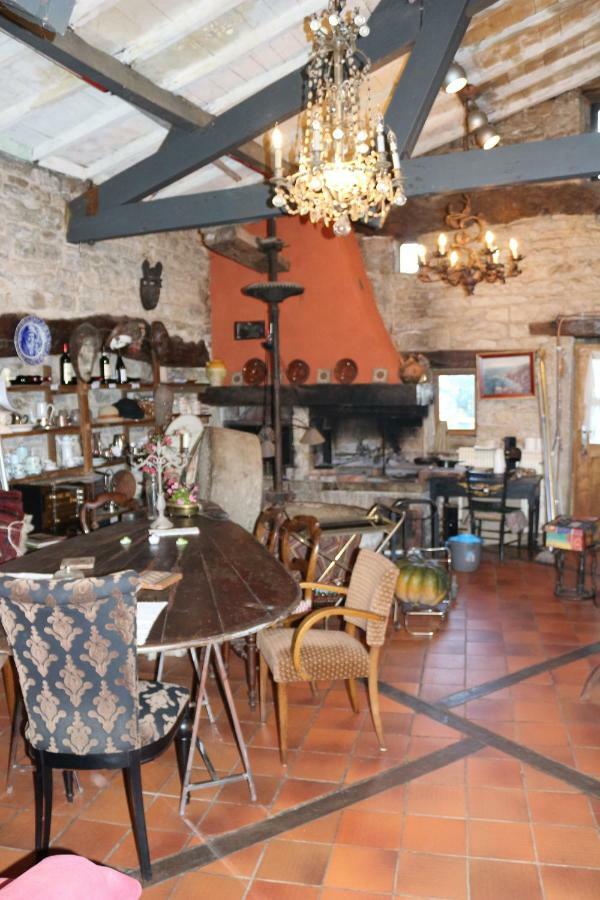 Le Moulin A Huile Bed & Breakfast Vailhourles Exterior photo
