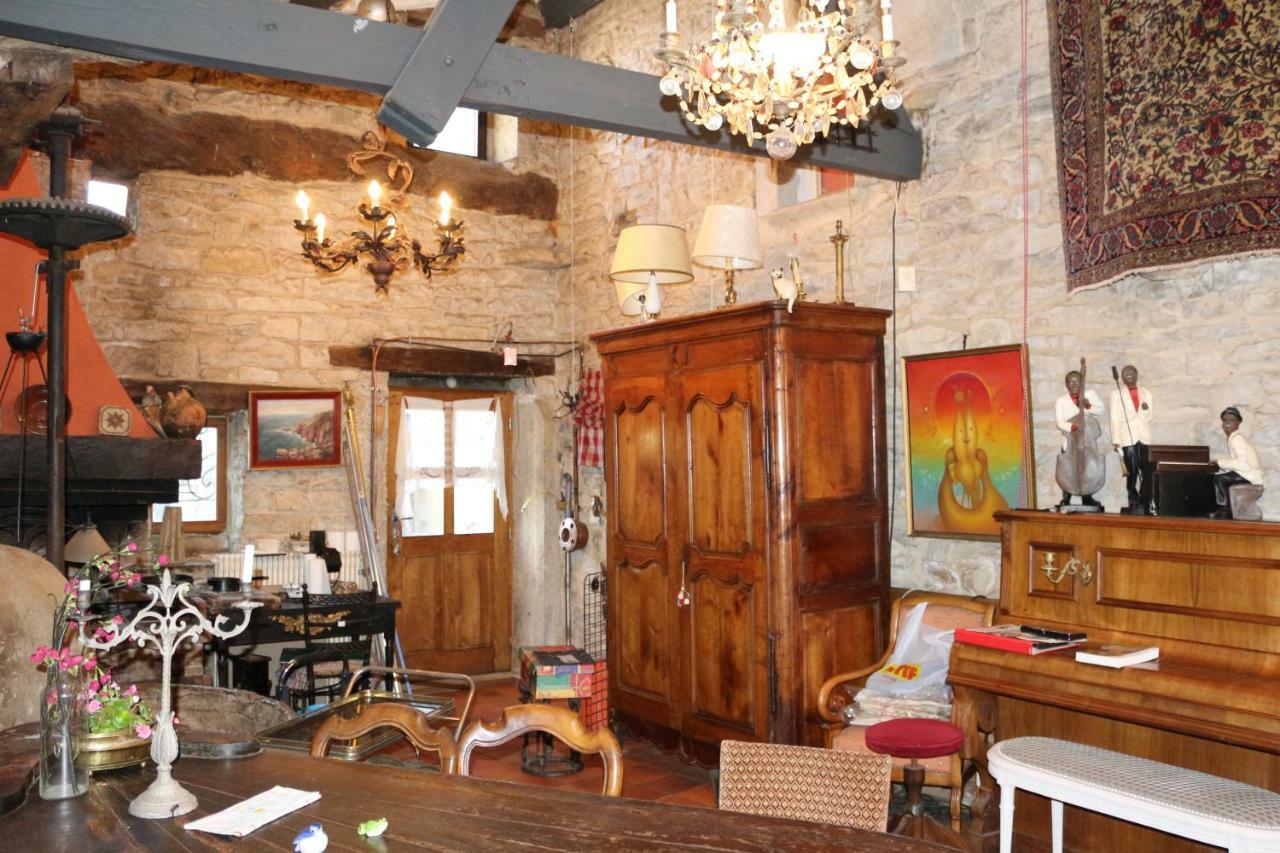Le Moulin A Huile Bed & Breakfast Vailhourles Exterior photo