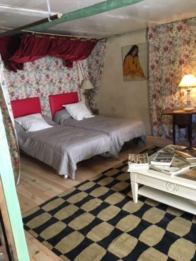 Le Moulin A Huile Bed & Breakfast Vailhourles Exterior photo