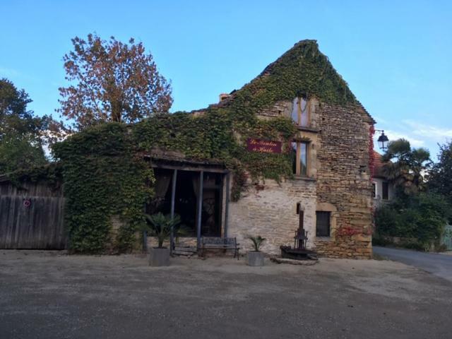 Le Moulin A Huile Bed & Breakfast Vailhourles Exterior photo